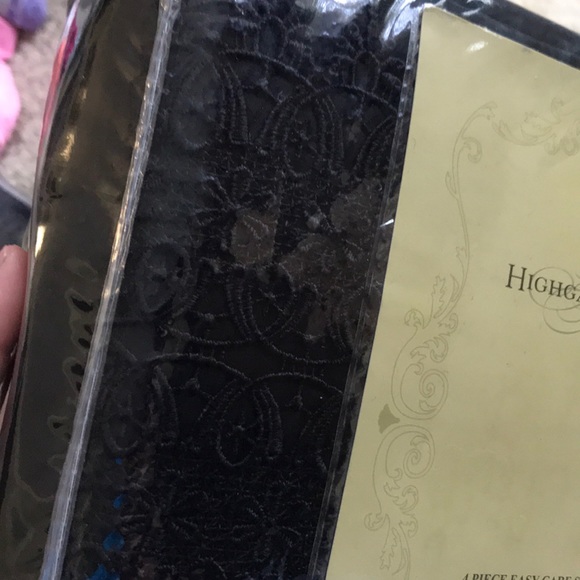 Highgate Manor 4 Piece Sheet Set - Picture 2 of 4